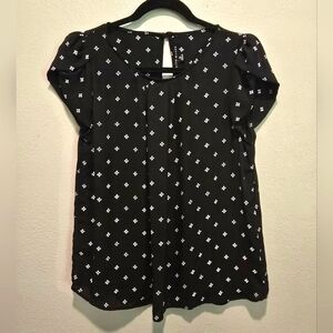 Haute Monde-Adorable Like New SIZE M Short-Sleeve Blouse w/ Keyhole Back!